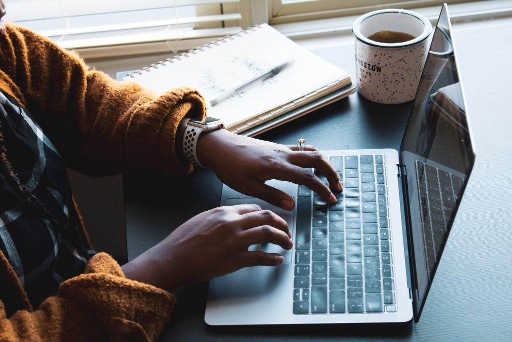 Learn how to write an interview transcript in 4 steps!